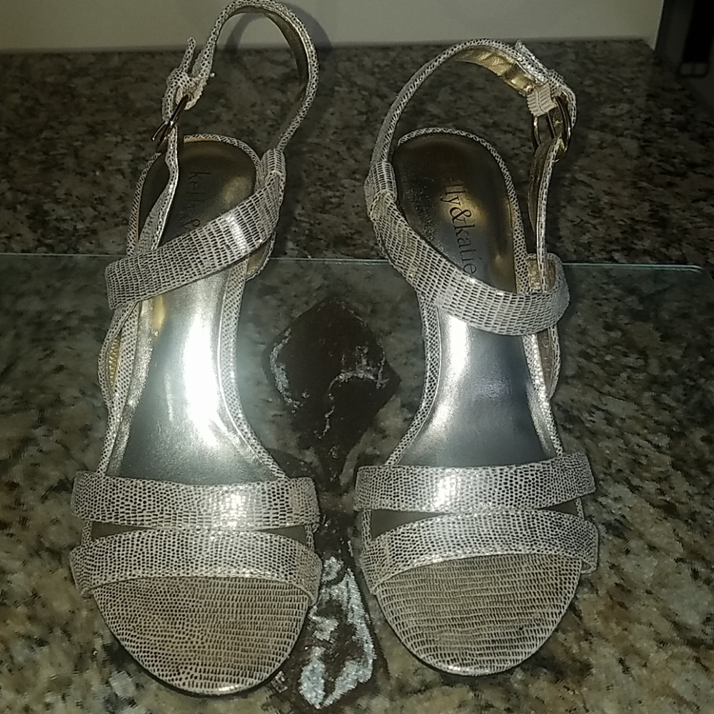 Sexy gold shimmer sandals. Size 6
